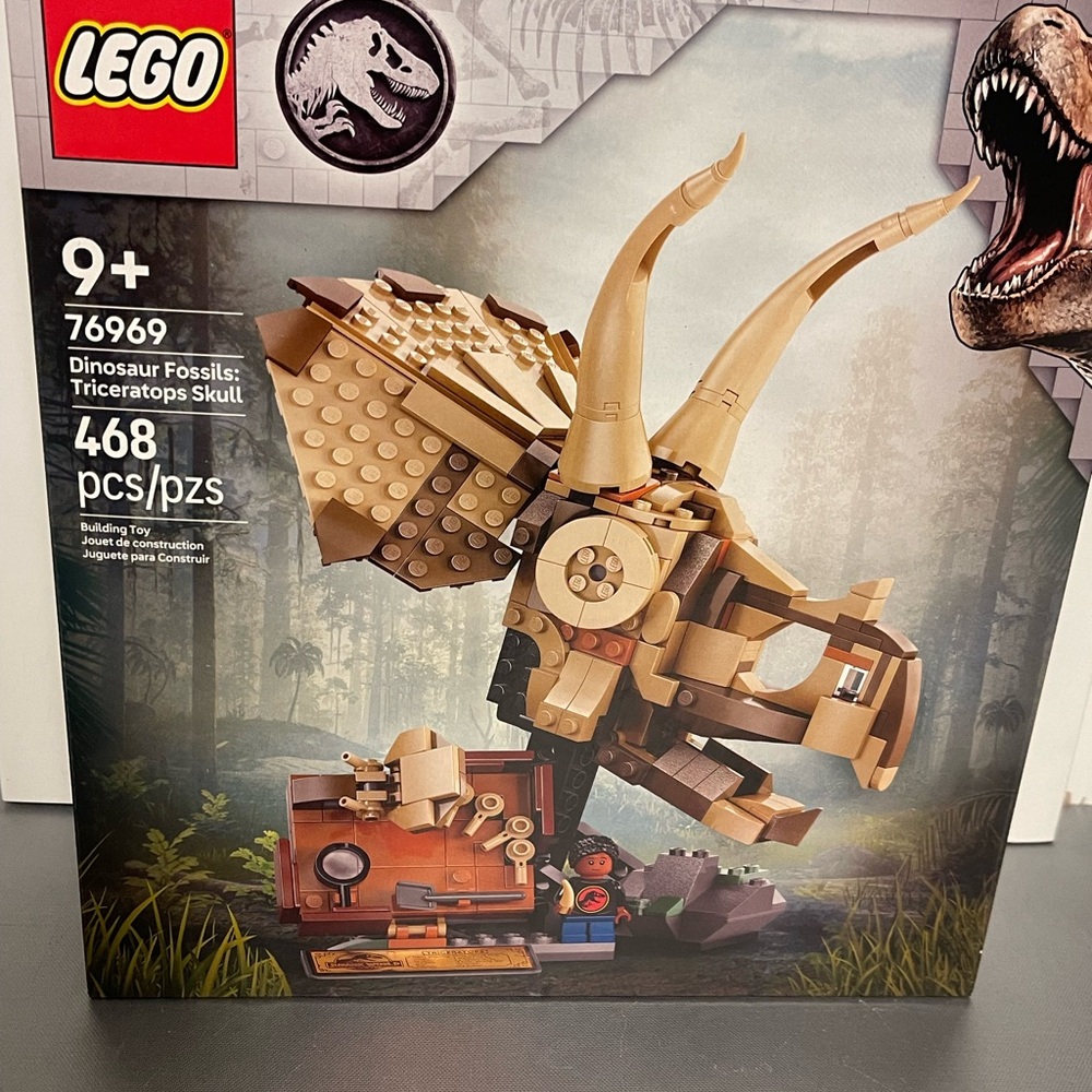 LEGO Jurassic Park Dinosaur Fossils Triceratops Skull Set -Tan & Brown 76969 NIB
